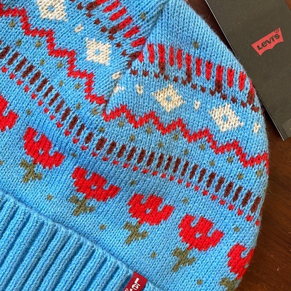 *NWT* Levi’s Fair Isle Graphic Knit Beanie, Blue/Red - Picture 4 of 8